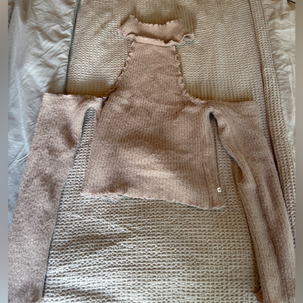 Cut out shoulder Sweater - Pale rose/ light blush